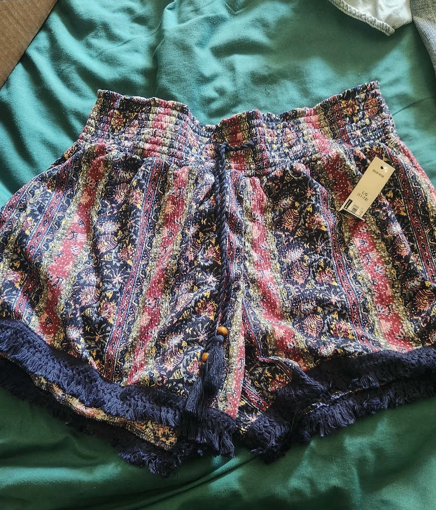 Floral Patterned Women's Shorts